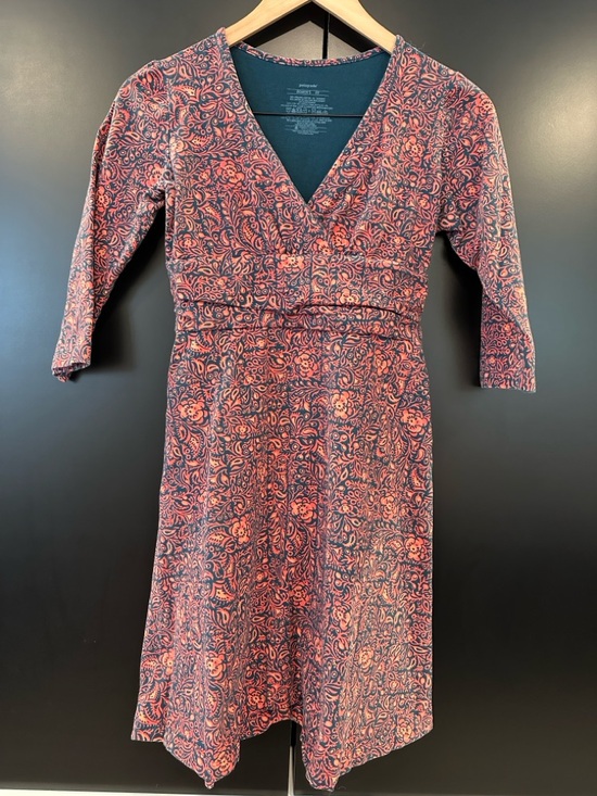 Patagonia Dresses & Skirts - Patagonia Organic Cotton Paisley Long Sleeve V-Neck Athletic Dress